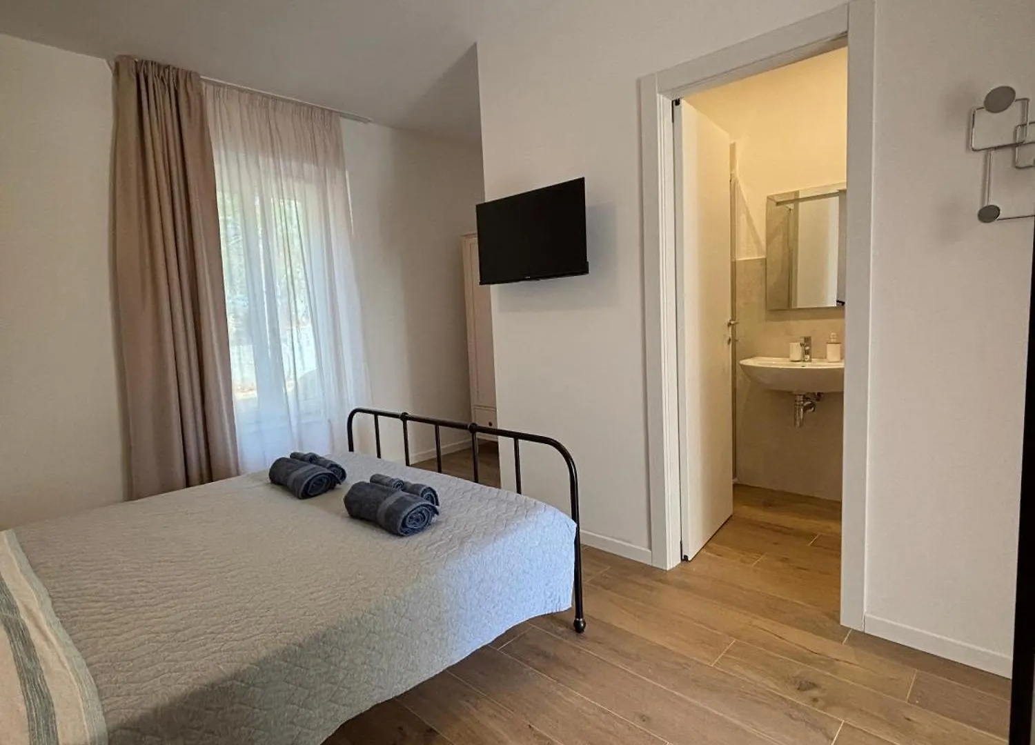 Maris Apartments & Bedrooms Alghero 0*,  İtalya