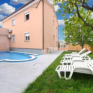 Edin 1359 Apartmán Peroj