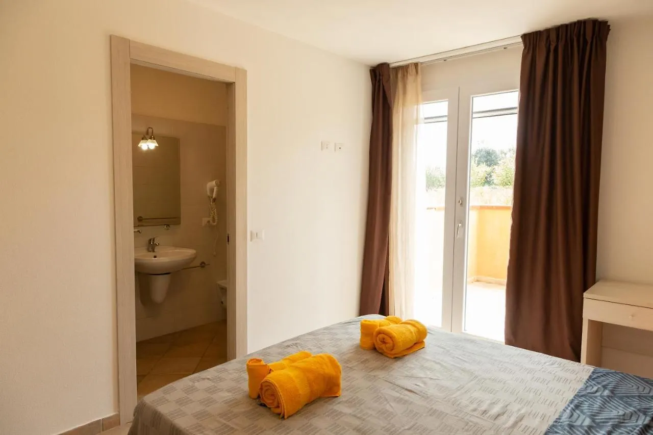 Maris Apartments & Bedrooms Alghero 0*,  Italia